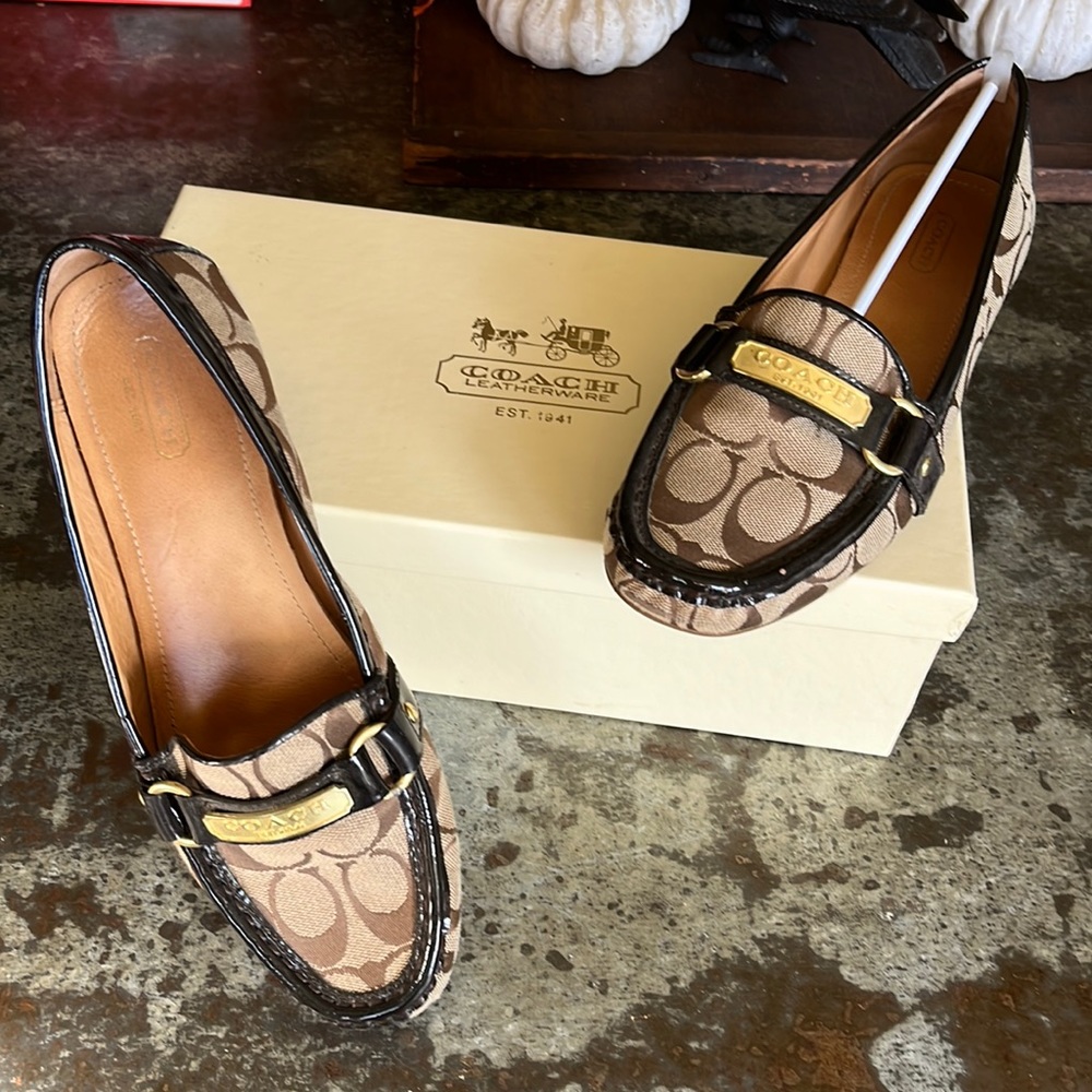 Coach Felisha signature Khaki flats, size 9M